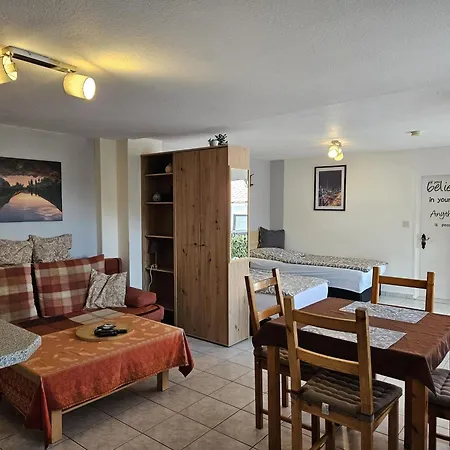 アパート 02 Angela *